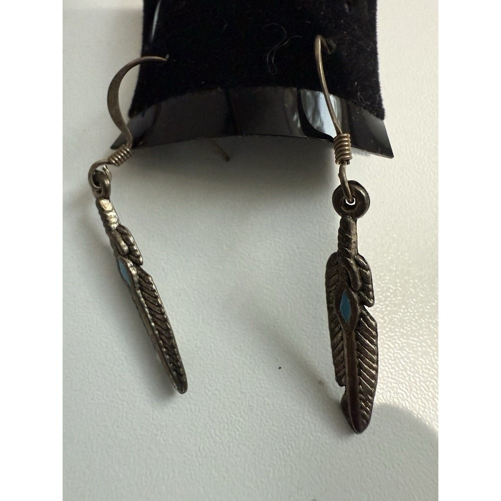 VINTAGE SOUTHWESTERN THEMED SILVER TONE TURQUOISE DROP DANGLE EARRINGS - Picture 2 of 5